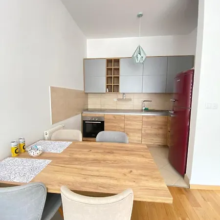 Modern And Elegant Apartment In Sarajevo 사라예보